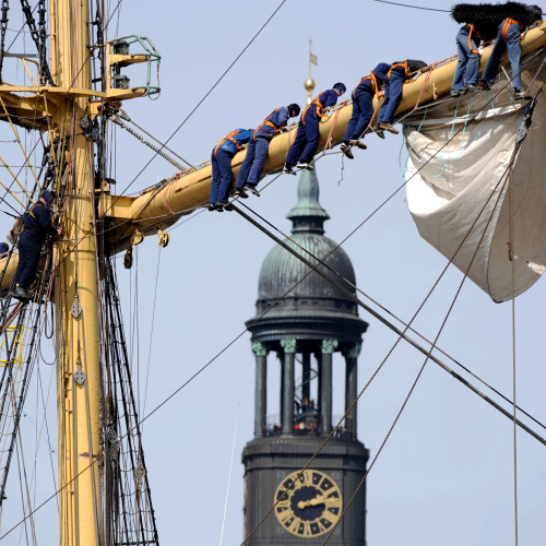 2009: Segelschiff mit Michel, der St. Michaelis Kirche. Foto: Michael Zapf